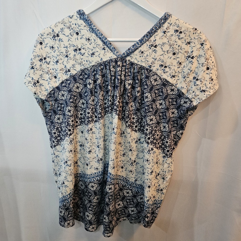 Women's Lucky Brand Blue and White Floral Blouse Size Large Boho Cottagecore